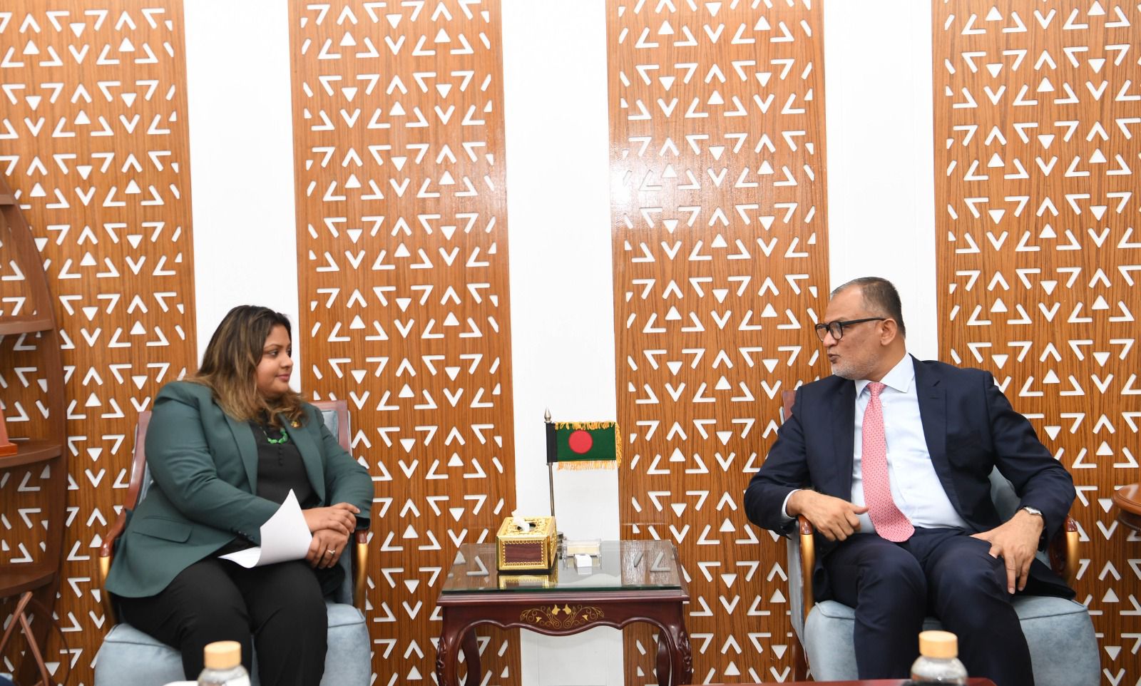 বাণিজ্য উপদেষ্টার সাথে মালদ্বীপের হাইকমিশনারের বৈঠক